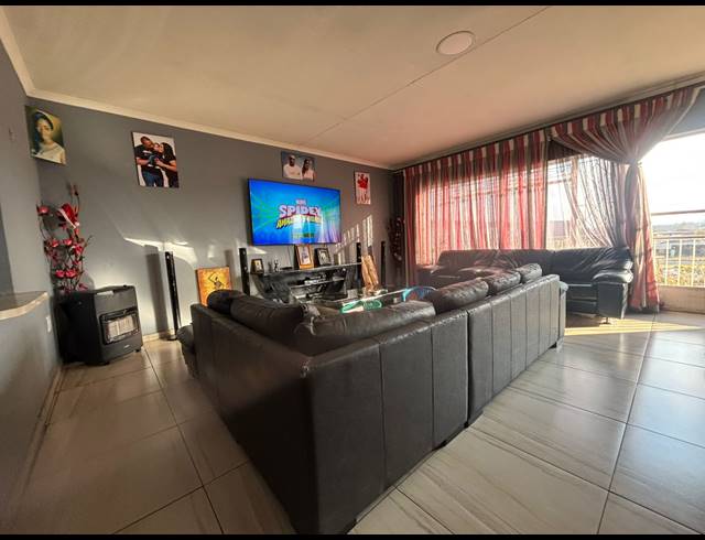 2 BEDROOM FLAT FOR SALE IN VEREENIGING CENTRAL